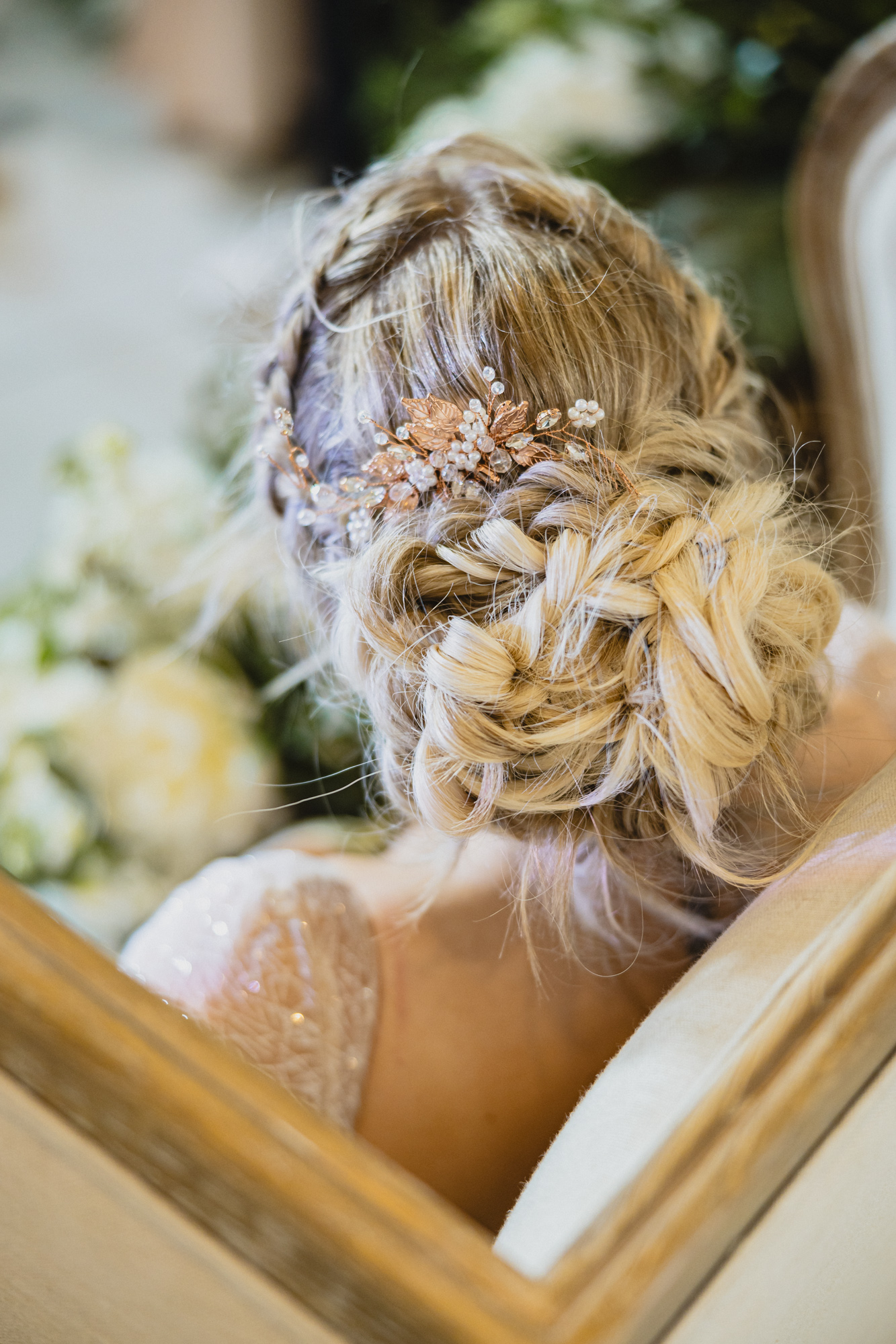 coiffure de mariage avec des accessoires