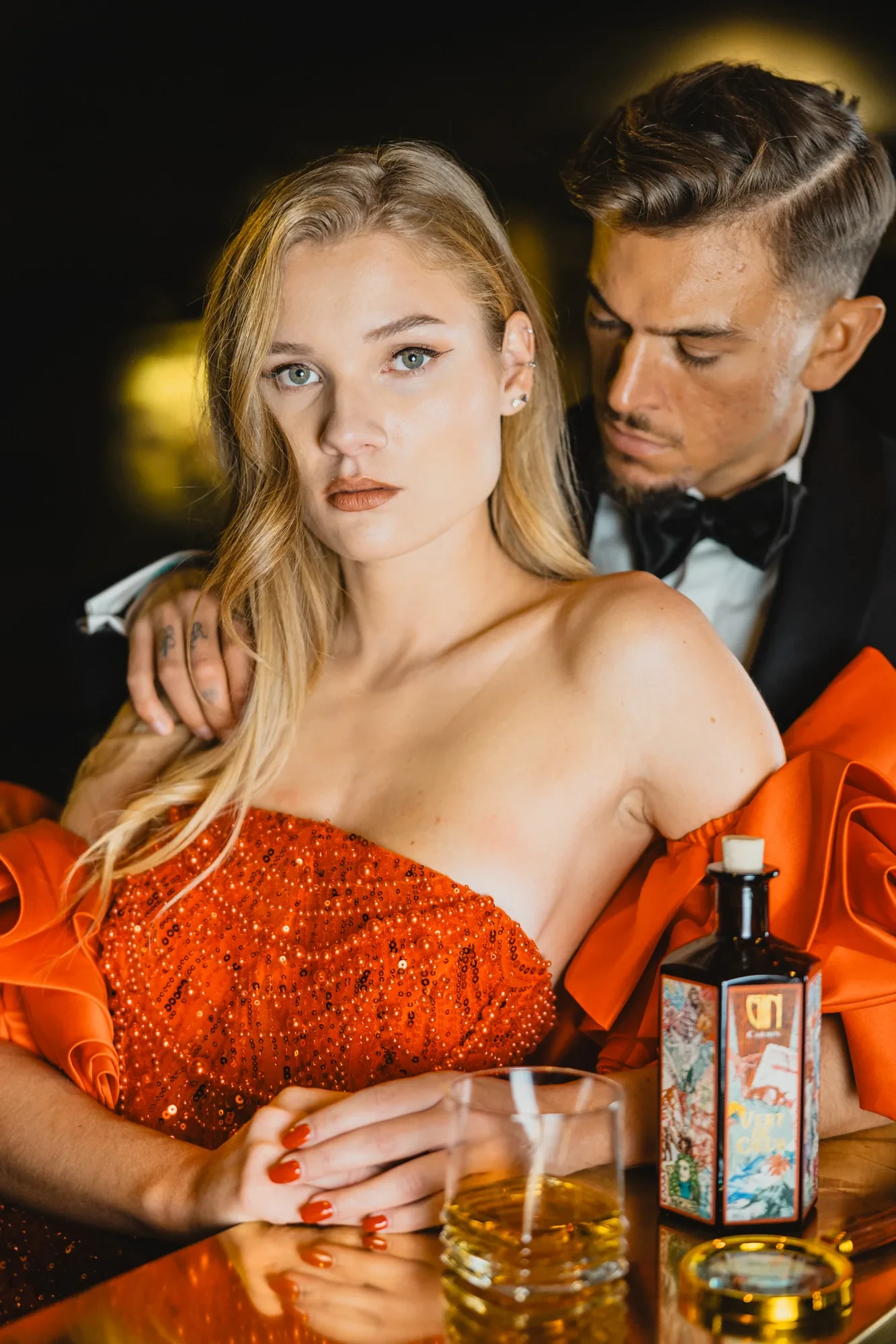 glamour-couple-orange-sequin-dress-portrait.webp glamour-couple-orange-sequin-dress-portrait.webp