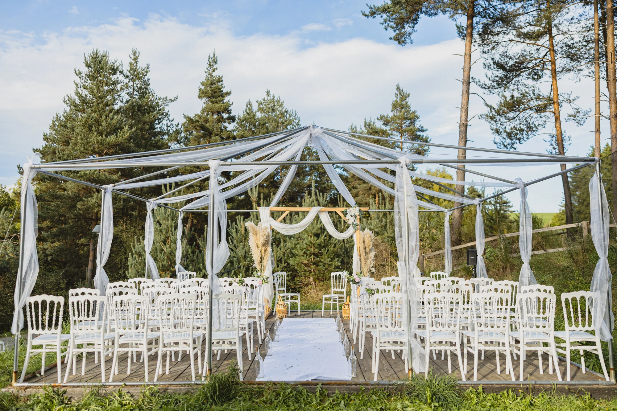 arche-ceremonie-laique-voiles-foret.jpg arche-ceremonie-laique-voiles-foret.jpg