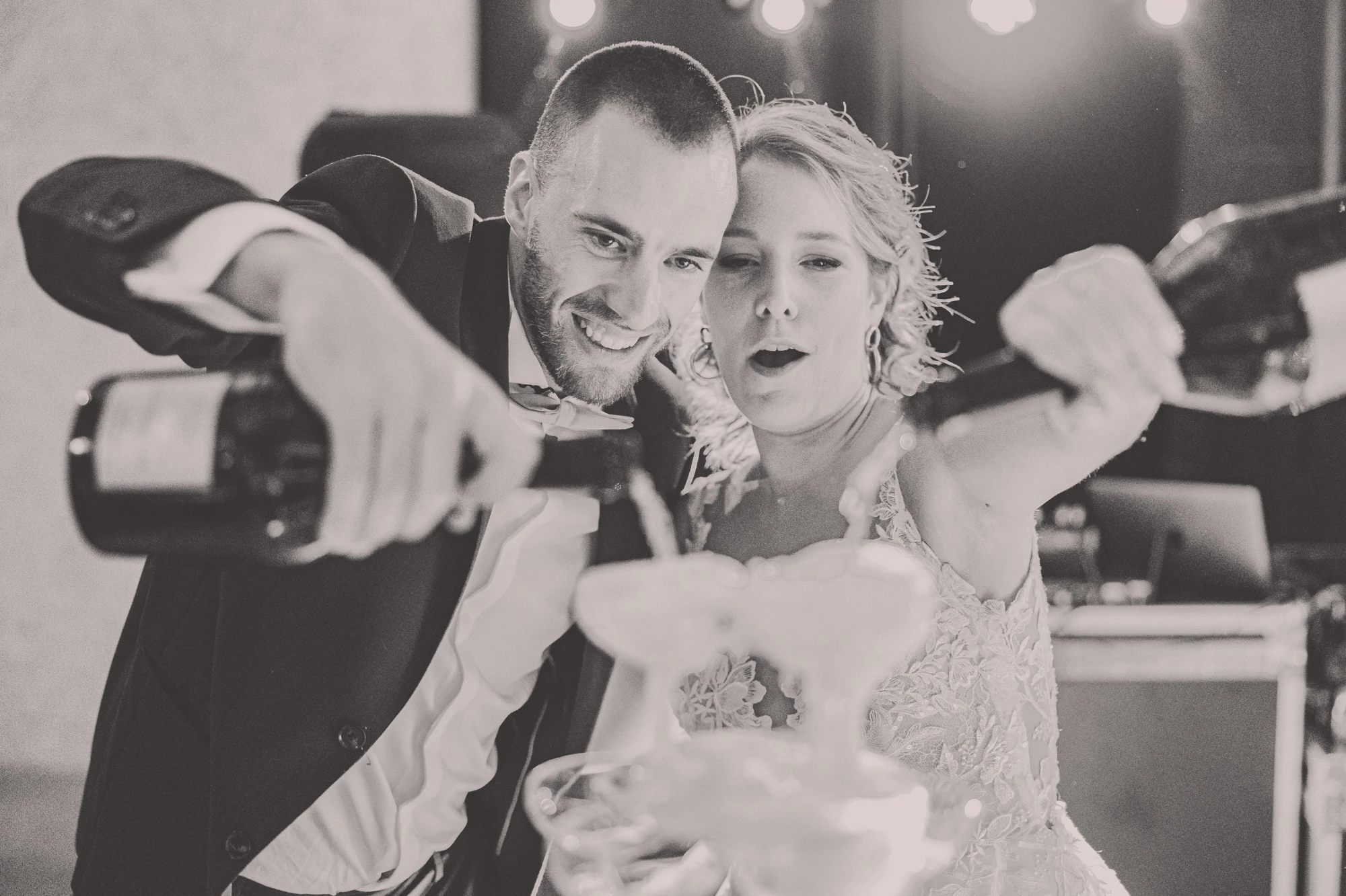 maries-versent-champagne-pyramide-coupes-soiree.jpg maries-versent-champagne-pyramide-coupes-soiree.jpg