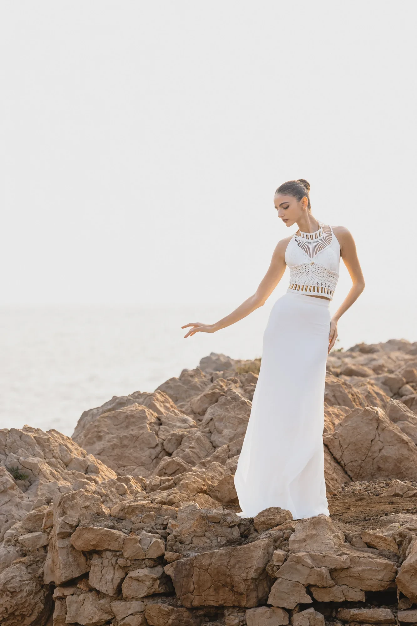 bride-long-dress-rocks-sea.webp bride-long-dress-rocks-sea.webp