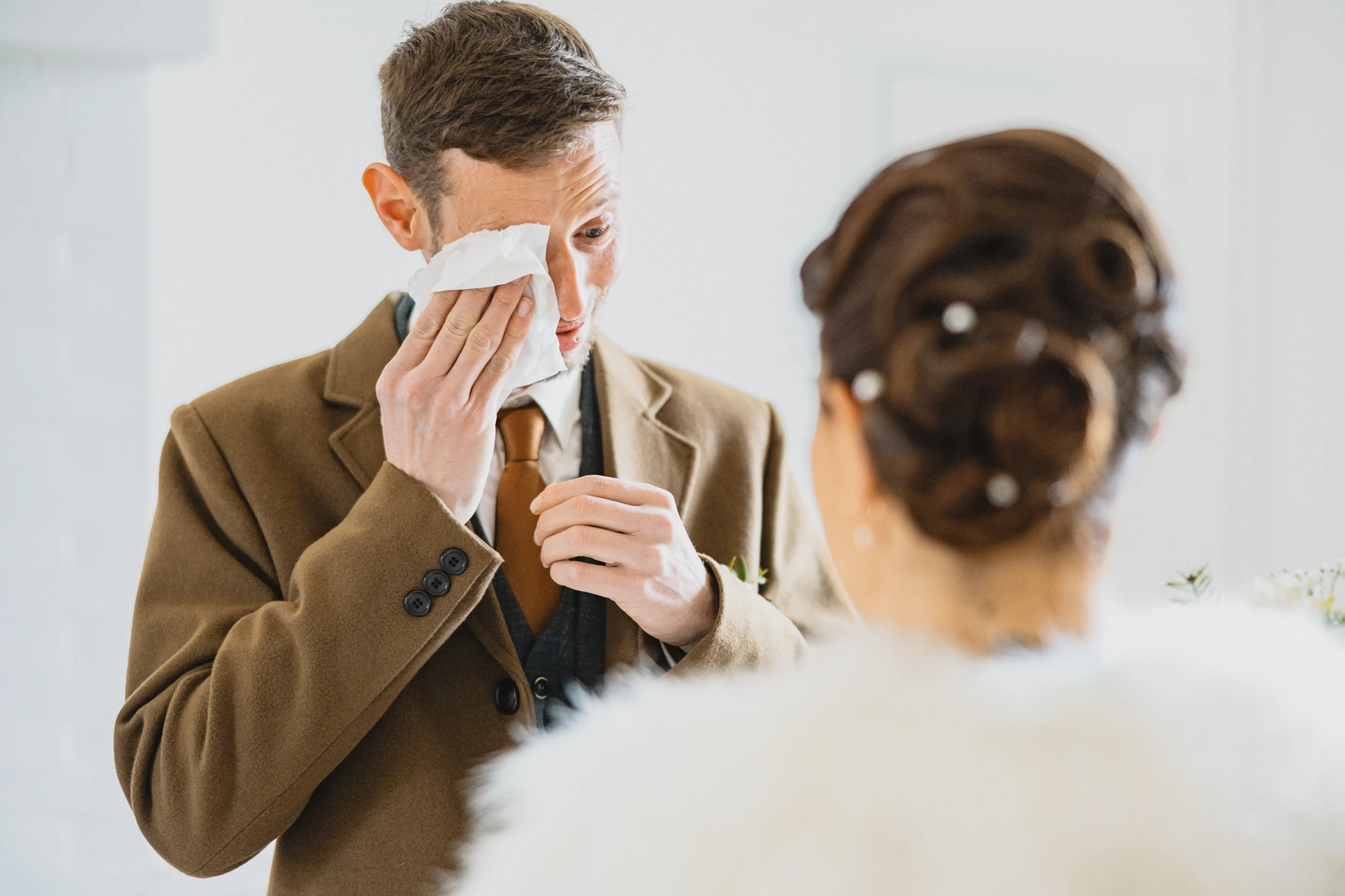 marie-emu-larme-mouchoir-first-look.jpg marie-emu-larme-mouchoir-first-look.jpg