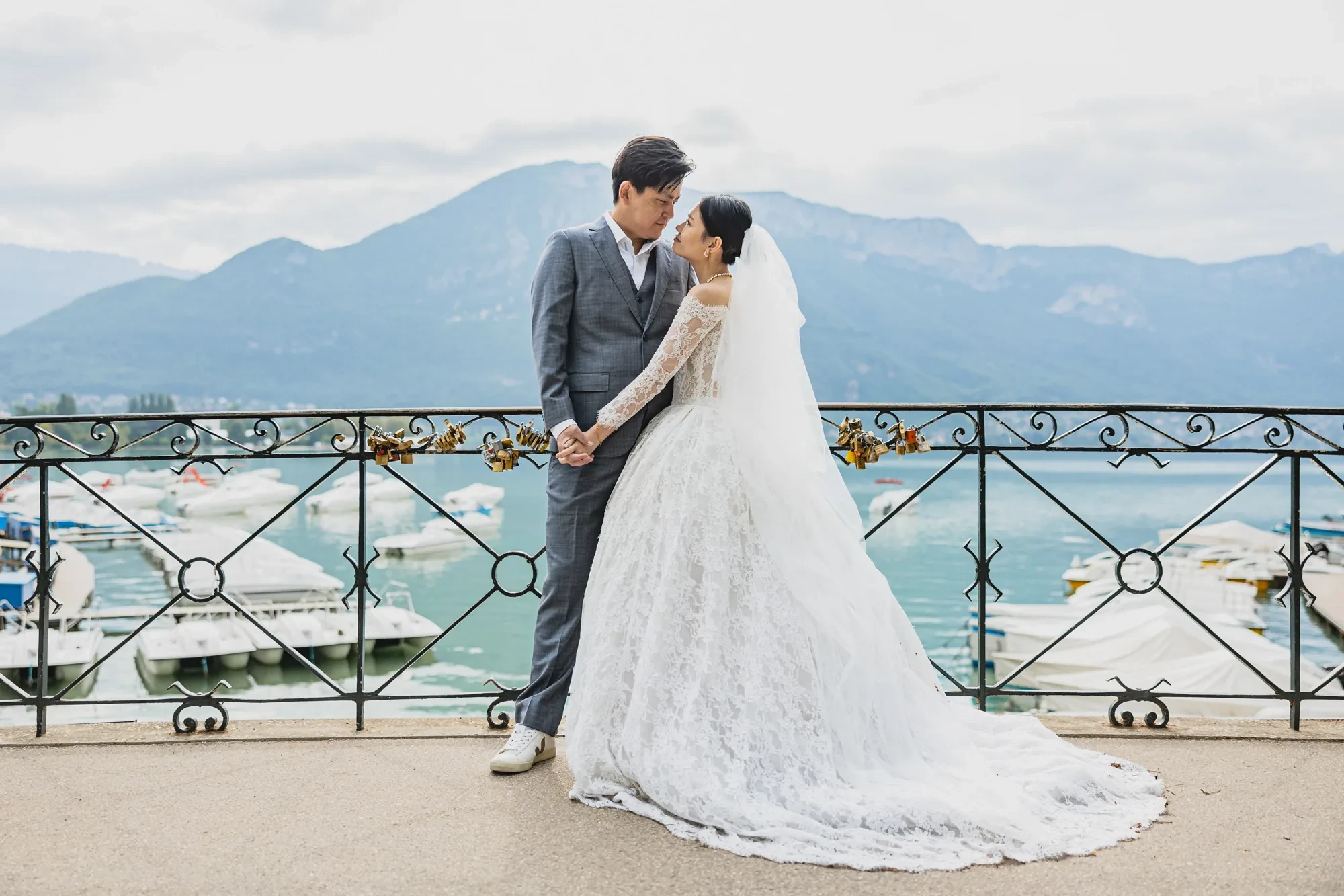 newlyweds-balustrade-love-locks-lake.webp newlyweds-balustrade-love-locks-lake.webp