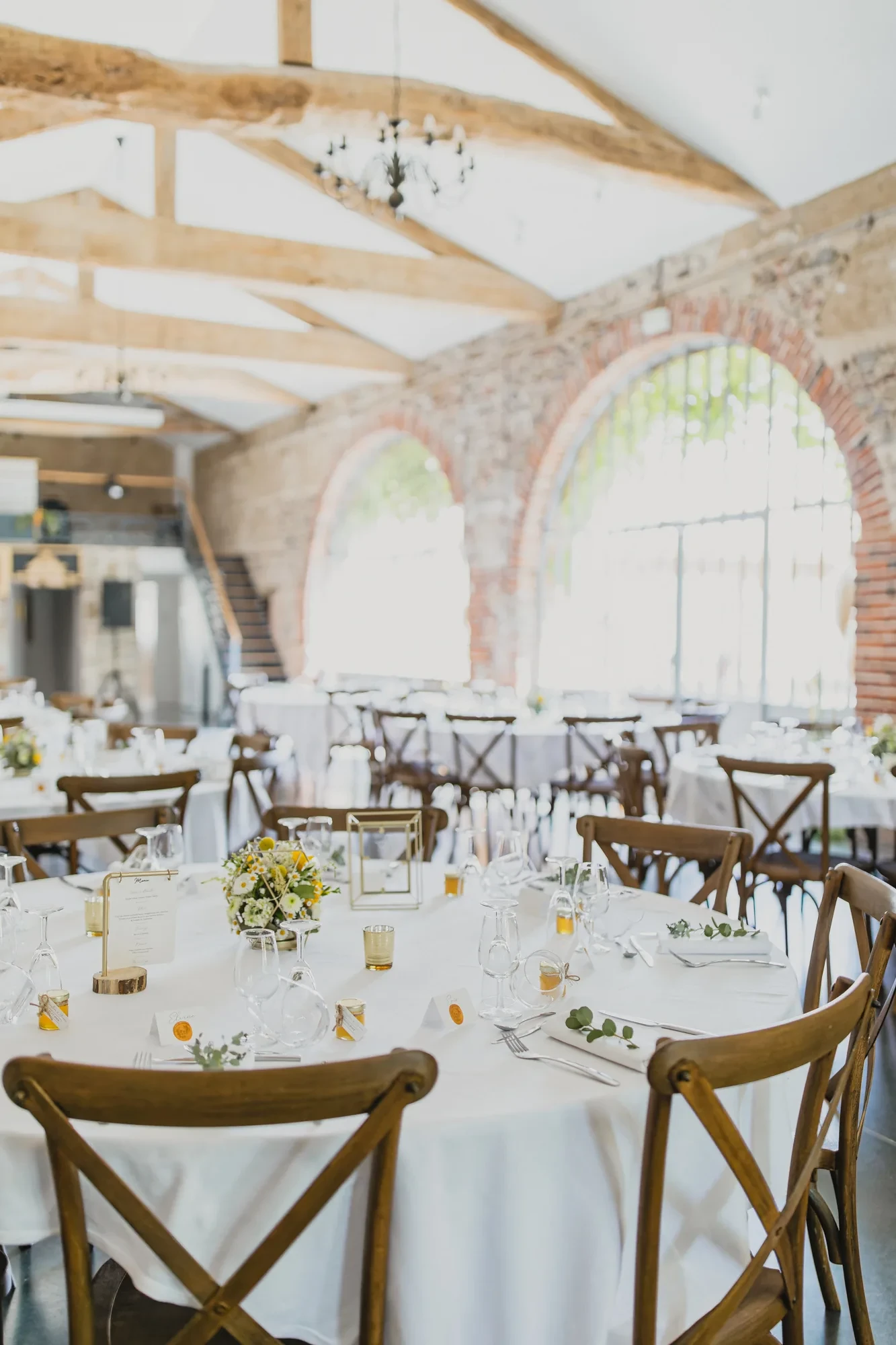 stone-barn-reception-beams-tables.webp stone-barn-reception-beams-tables.webp