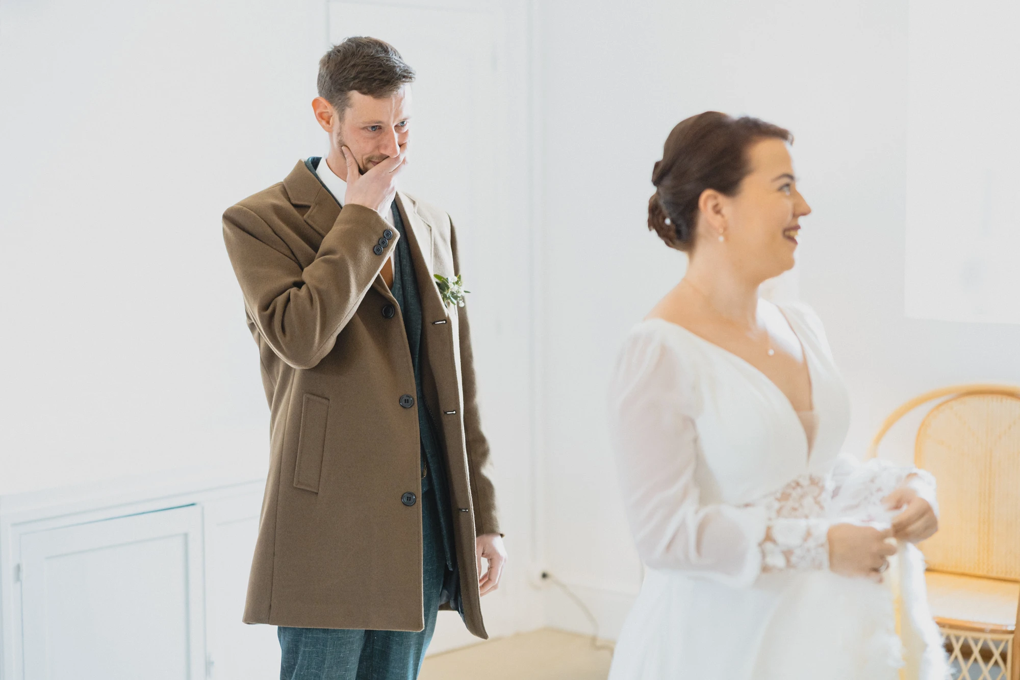 first-look-marie-emu-decouvre-mariee.jpg