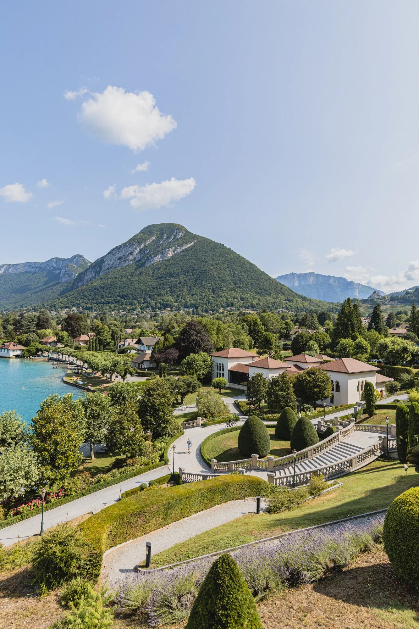 wedding-estate-gardens-lake-view.webp