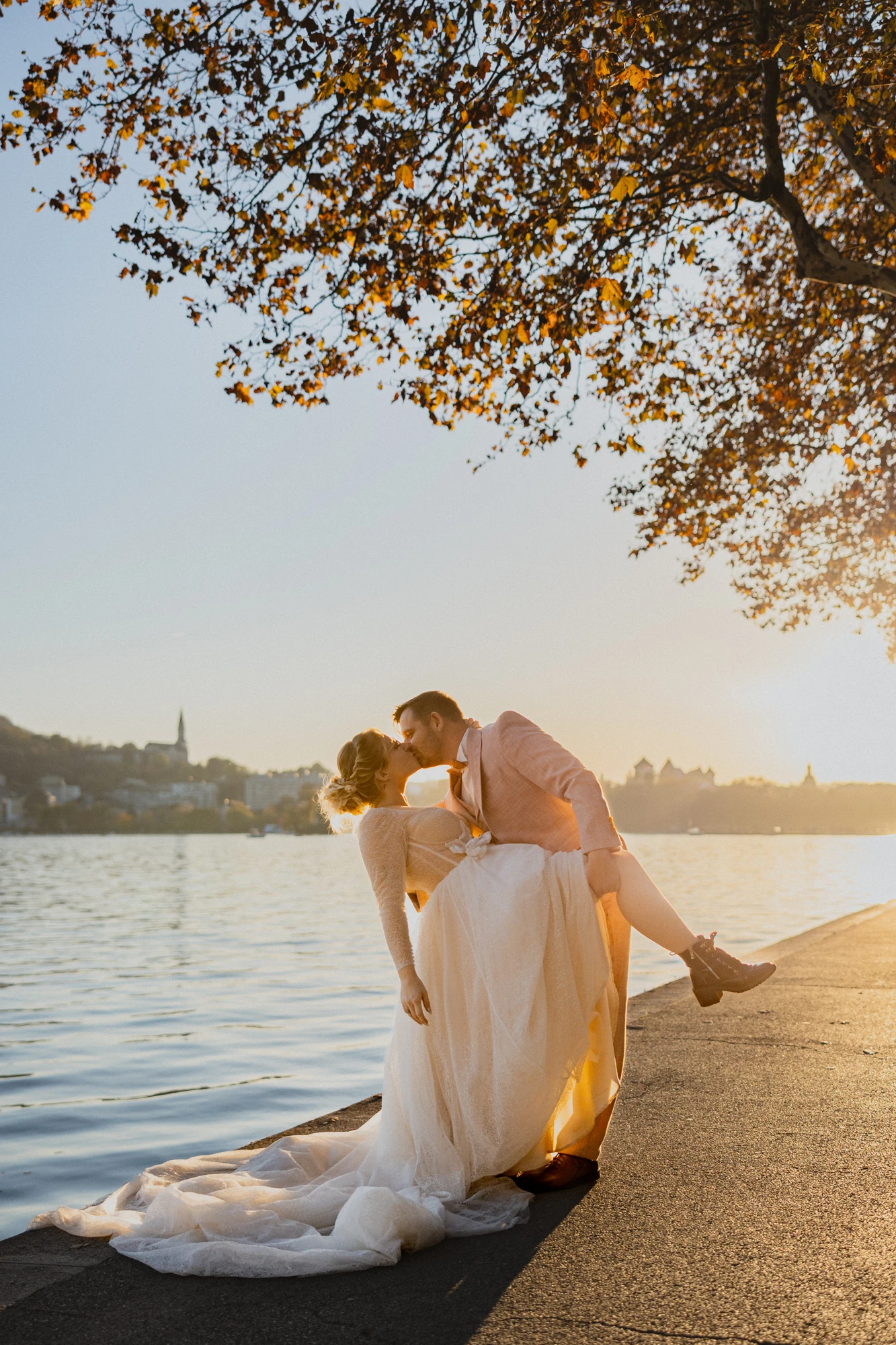baiser-maries-bord-lac-coucher-soleil.jpg