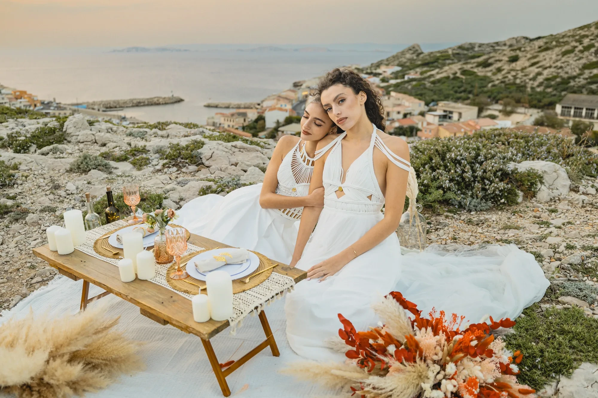 two-brides-table-sea-view.webp two-brides-table-sea-view.webp