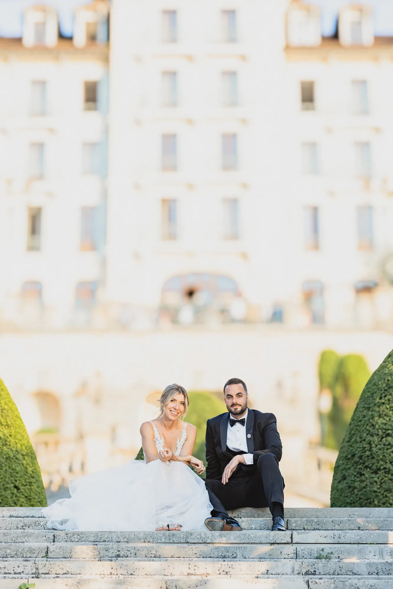 newlyweds-staircase-historic-building.webp