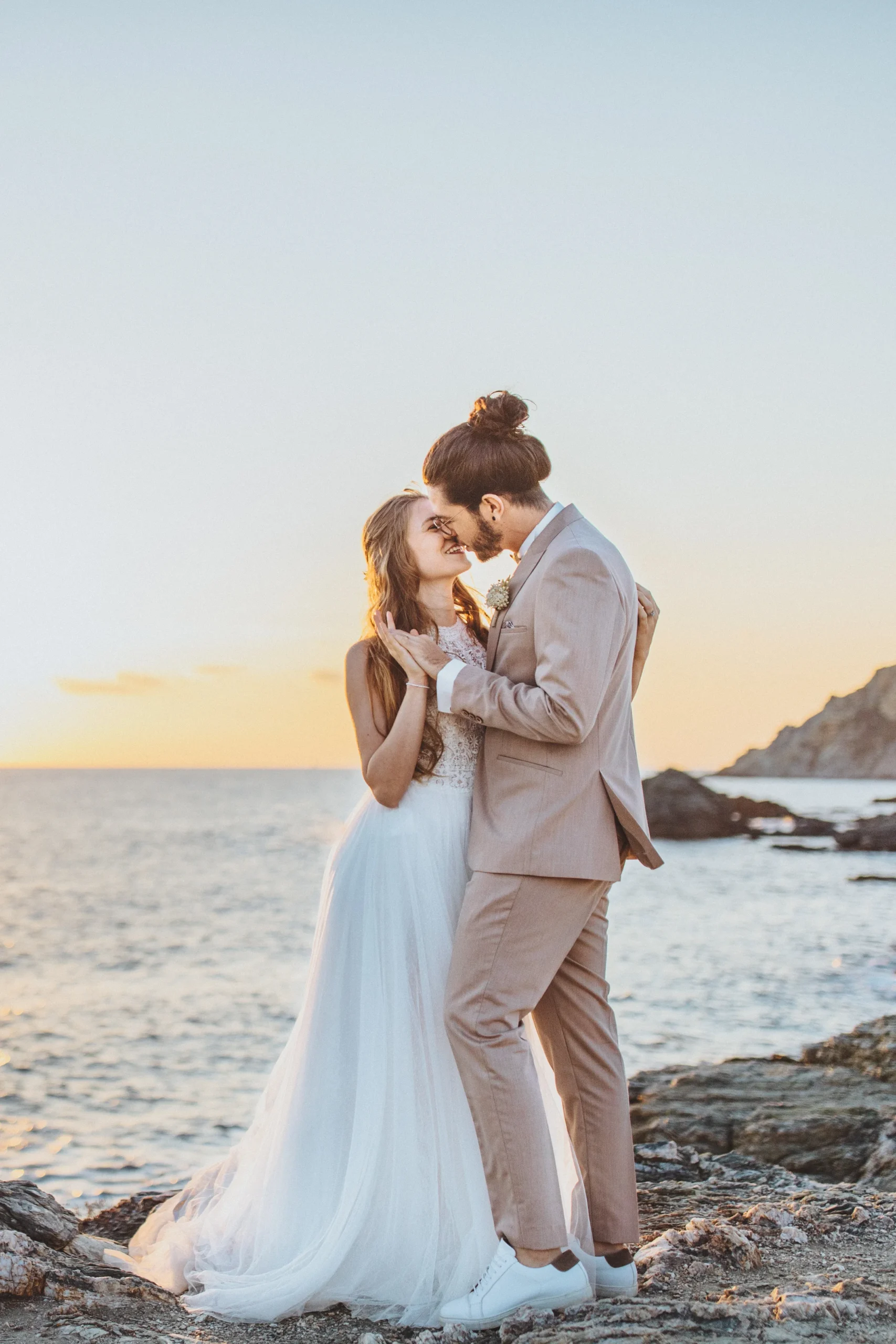 newlyweds-seaside-sunset.webp newlyweds-seaside-sunset.webp