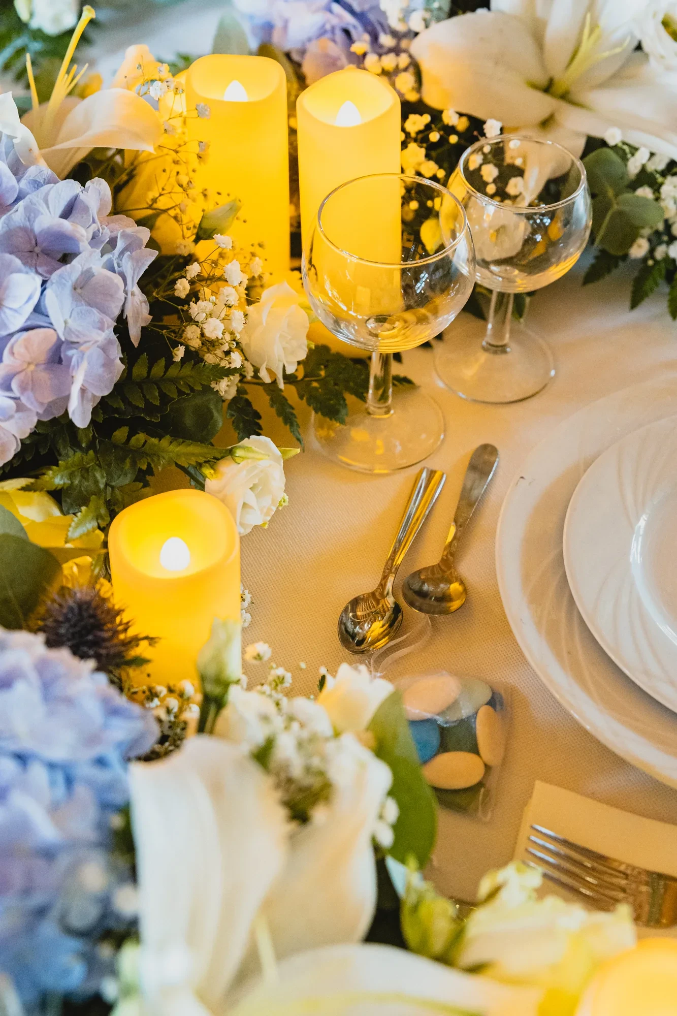 wedding-table-favors-hydrangeas-candles.webp wedding-table-favors-hydrangeas-candles.webp