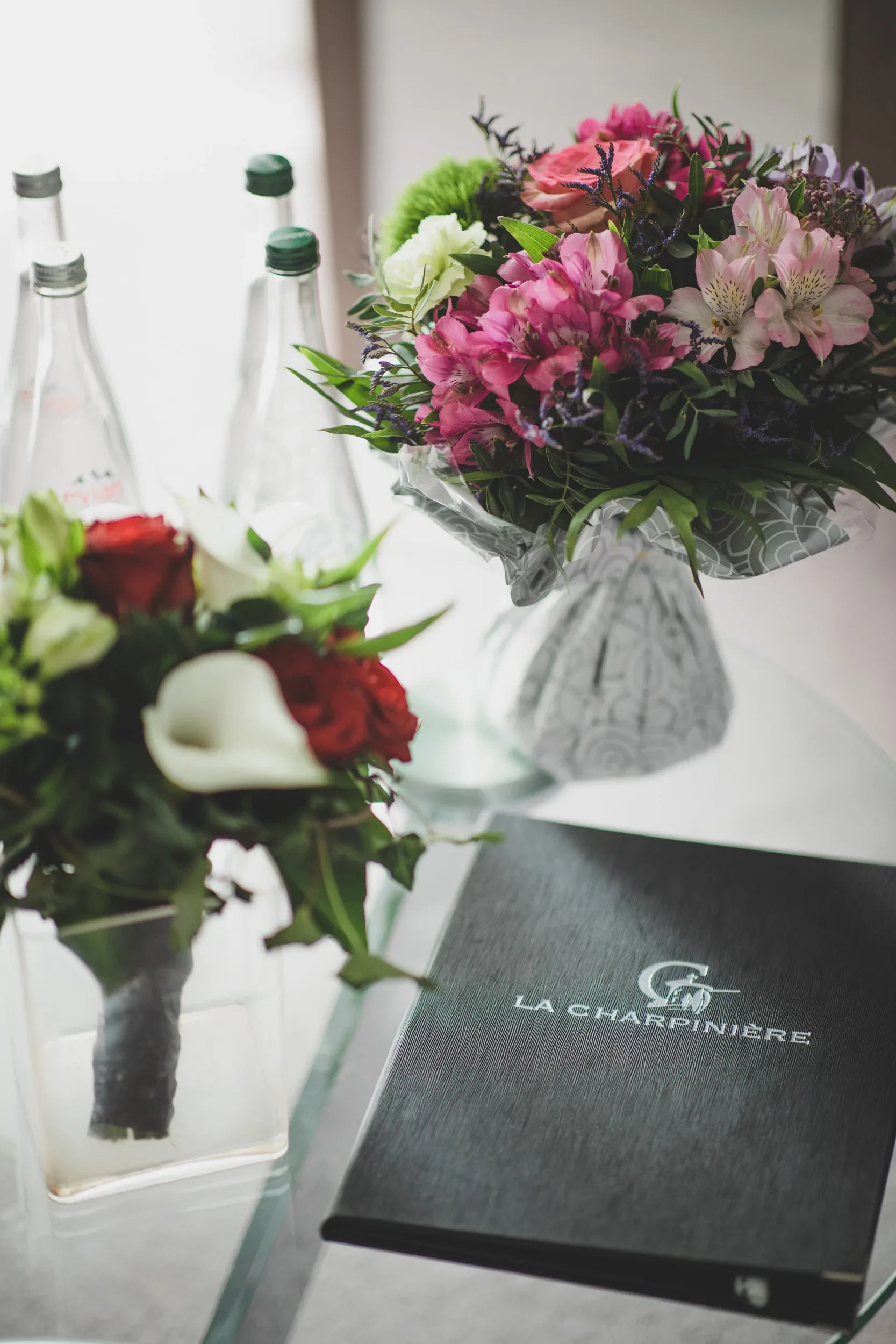 welcome-table-colorful-bouquets.webp welcome-table-colorful-bouquets.webp