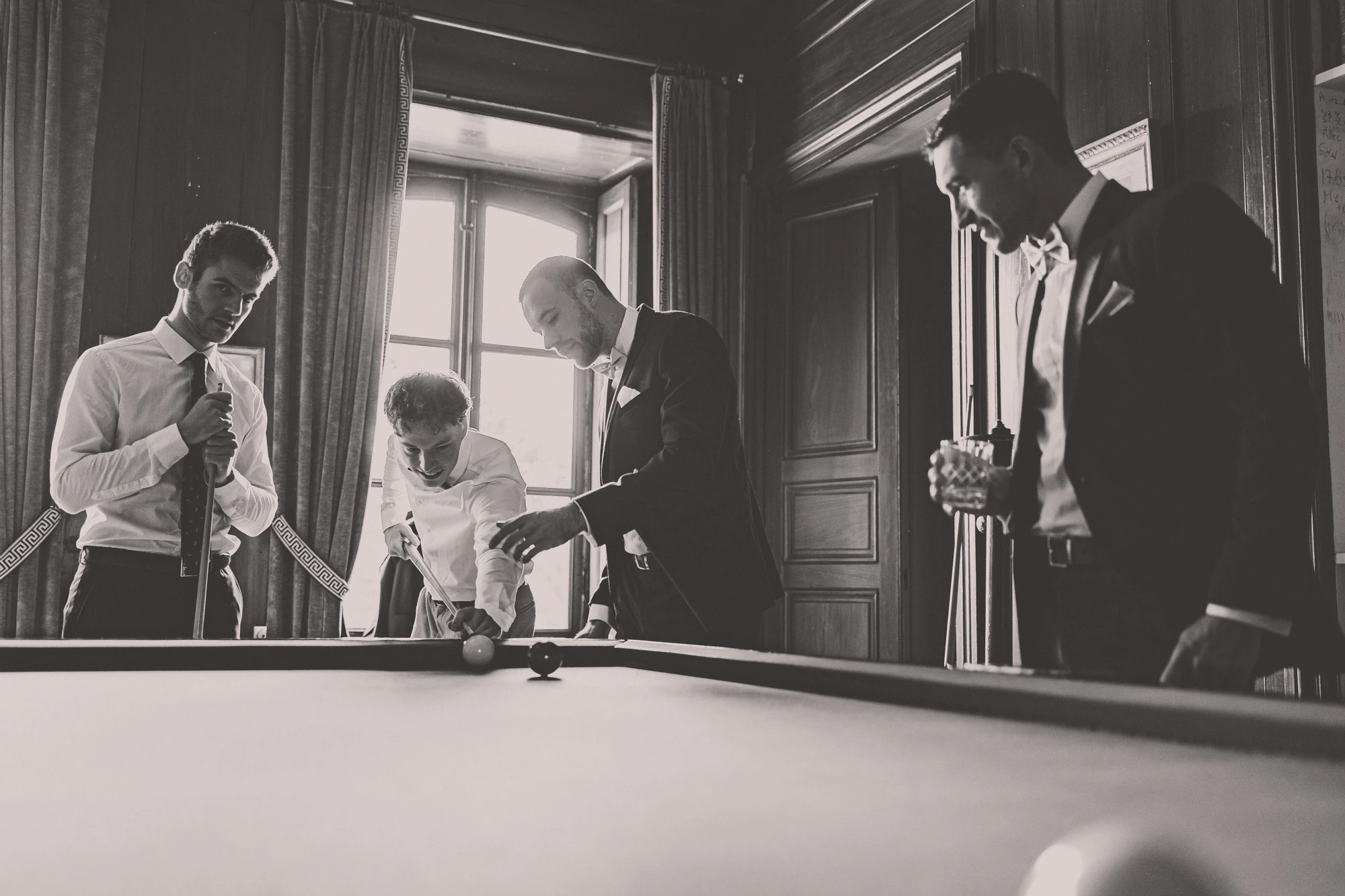 partie-billard-marie-temoins-chateau.jpg