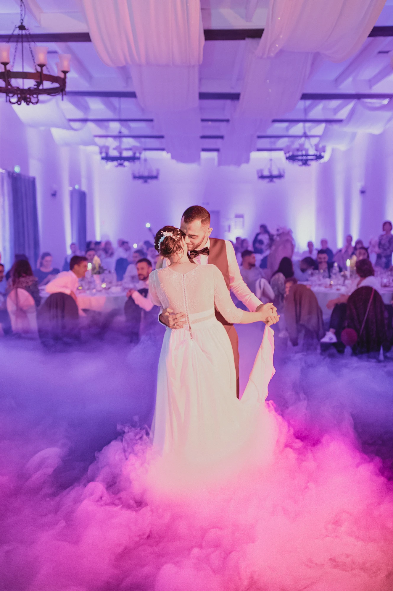 ouverture-bal-fumee-rose-lyon.jpg