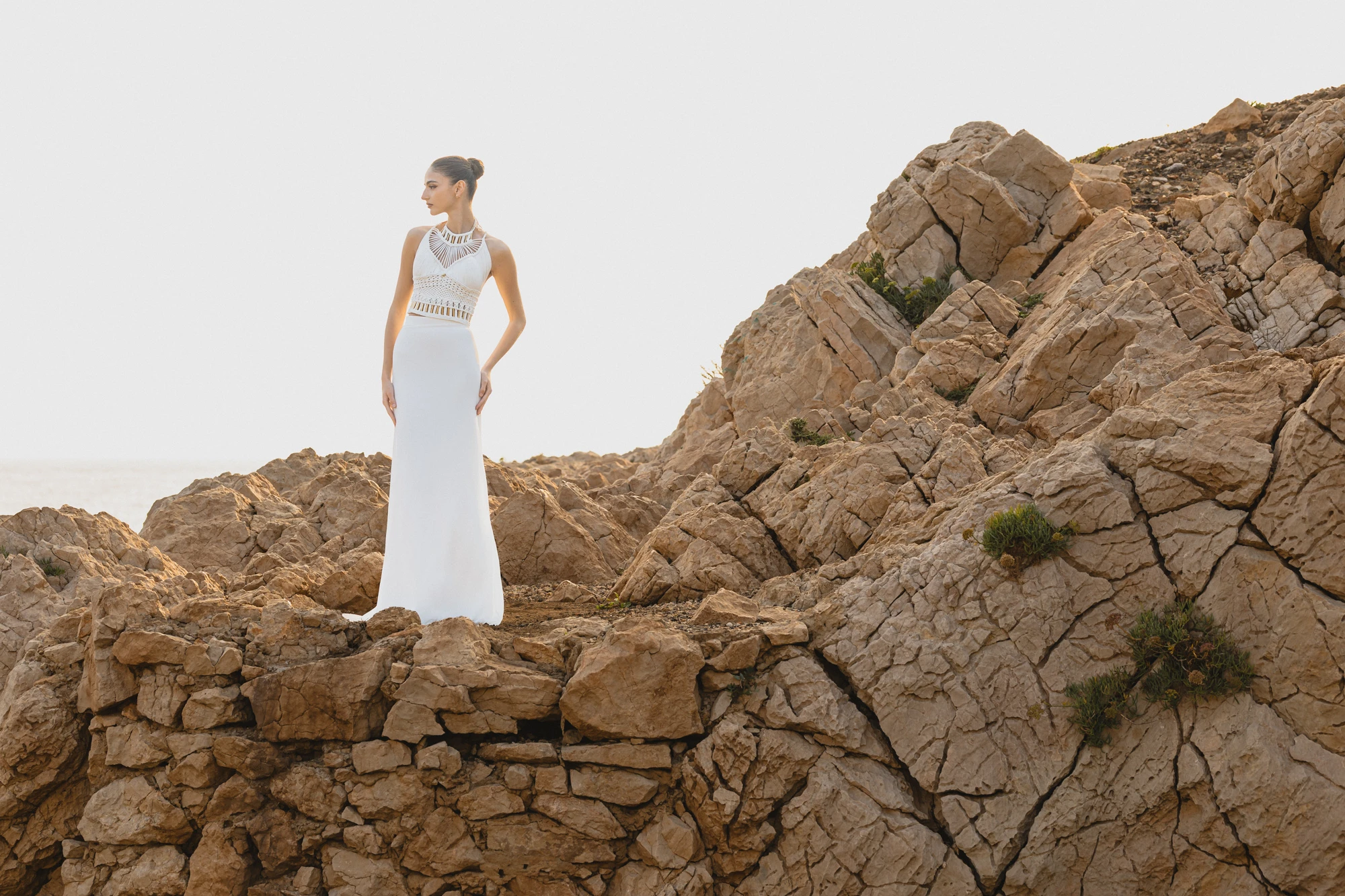 mariee-robe-blanche-rochers-dores.jpg mariee-robe-blanche-rochers-dores.jpg