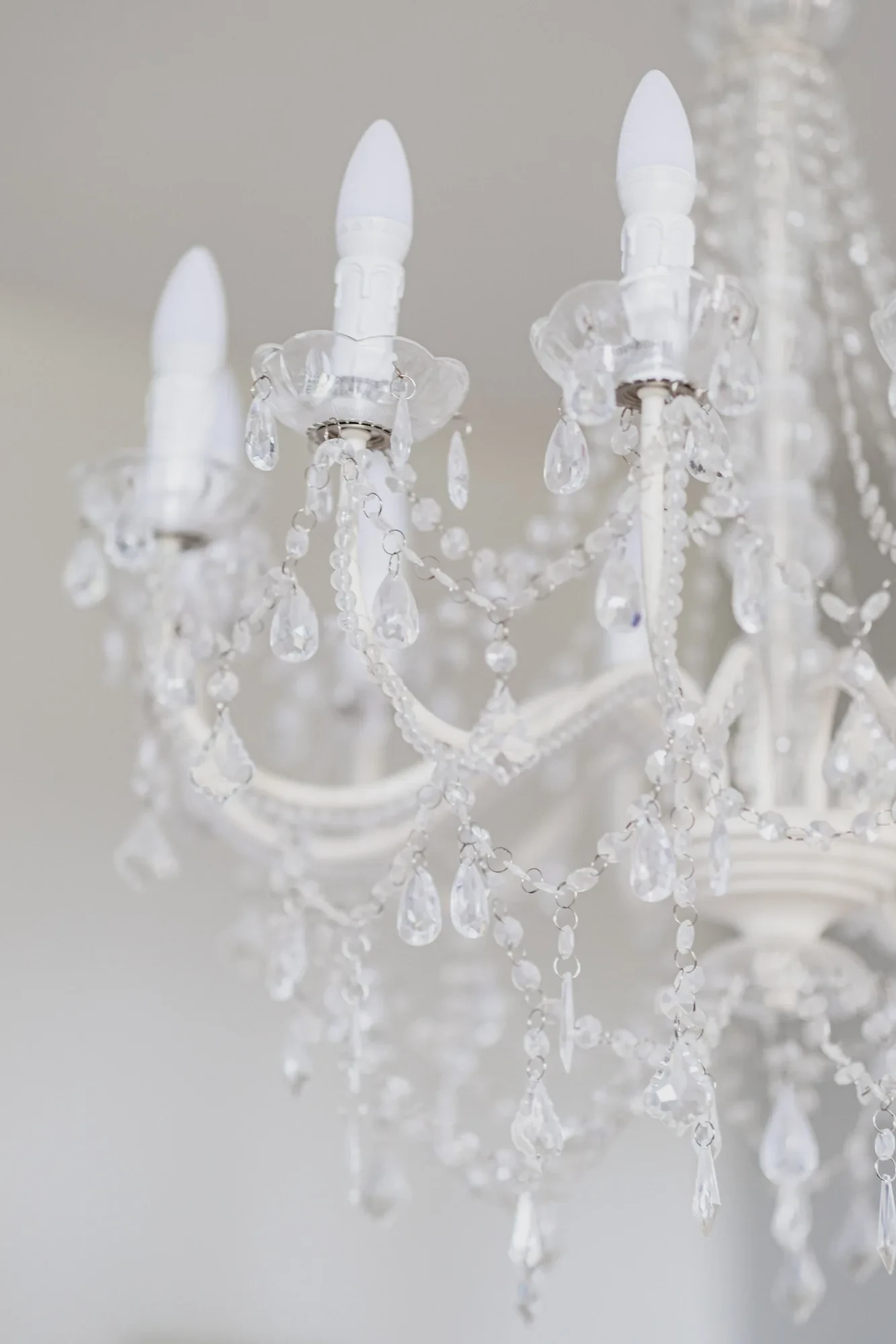 Cannes Wedding Luxury Hotel Guide for 2026 Celebrations 4 crystal-chandelier-detail.webp