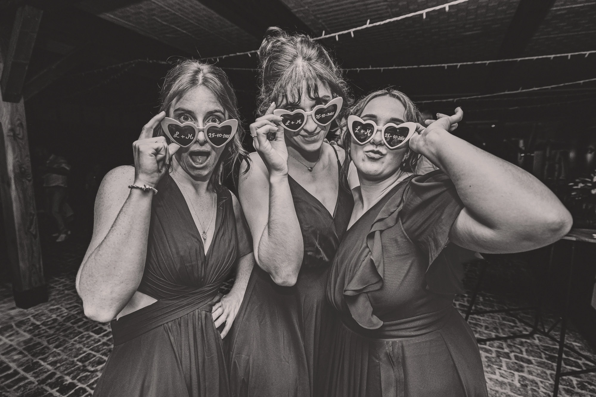 demoiselles-honneur-lunettes-coeur-soiree.jpg